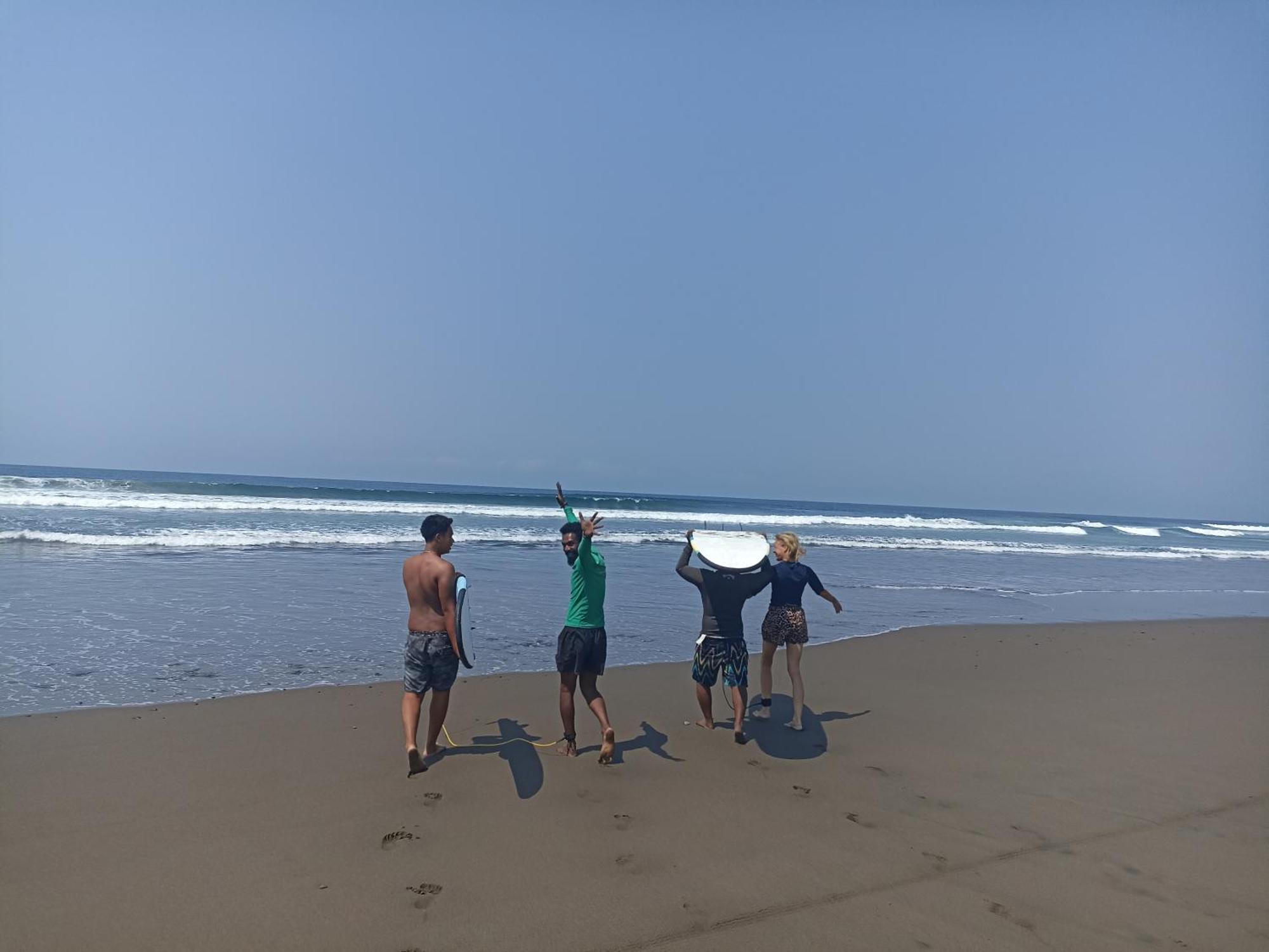 Ayolah Surf House &Surf Camp Διαμέρισμα Jembrana Εξωτερικό φωτογραφία