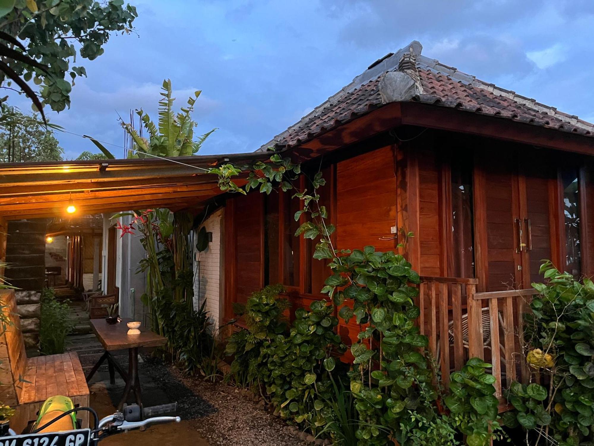 Ayolah Surf House &Surf Camp Διαμέρισμα Jembrana Εξωτερικό φωτογραφία